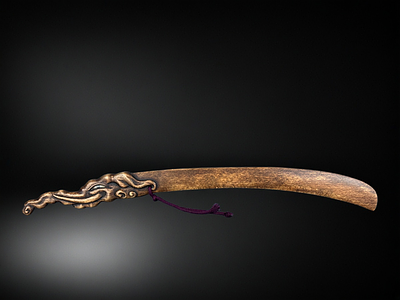 Bokuto / Бокуто Баку (Сontemporary). Бук; резьба; инкрустация светлым и темным рогом 
Длина: 49 