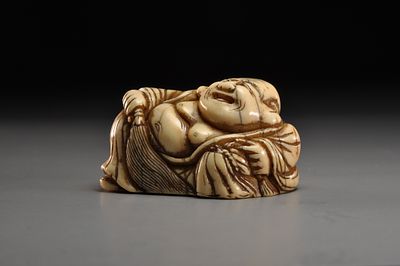 Netsuke/ Нэцкэ лежащий Хотей. Япония, Киото, конец XVIII го — начало XIX го века, период Эдо 