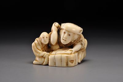 Netsuke/ Нэцкэ Прачка отбивающая белье. Япония, Мацудзака, провинция Исэ, первая половина XIX 