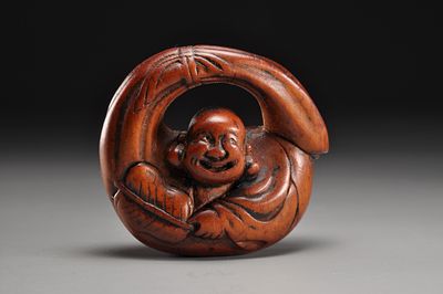 Netsuke/ Нэцкэ Хотей и сумка сокровищ. Япония, период Эдо, начало XIX века 
Дерево; резьба 