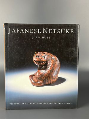 Книга Julia Hutt. Japanese Netsuke Victoria and Albert Museum. Far Eastern Series. V&A 
