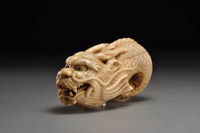 Netsuke/Нэцкэ Рыба- Дракон (Сontemporary). Материал: олений рог; инкрустация 
Длина: 63 мм; 