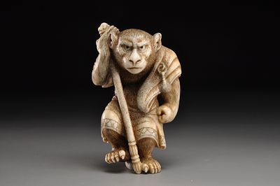 Netsuke/Нэцкэ Сонгоку (Сontemporary). Материал: олений рог. 
Высота:60 мм 
Подпись: без подписи. 
