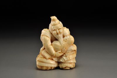 Netsuke / Нэцкэ Такэсиути-но Сукуне с младенцем императором Одзинэ. Япония, Осака, период Эдо 