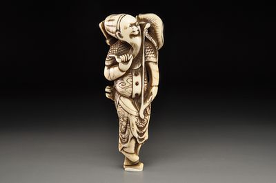 Netsuke / Нэцкэ Лучник. Япония, Камигата, период Эдо, конец XVIII - начало XIX века 
Слоновая 