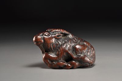 Netsuke / Нэцкэ Лежащий козёл. Япония, Кувана, провинция Исэ , конец XVIII - начало XIX века 