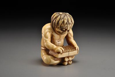Netsuke / Нэцкэ Они за игрой в бан-сугороку. Япония, период Эдо, первая половина XIX века 