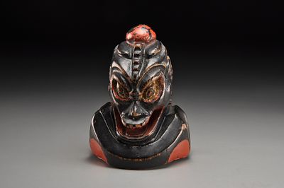 Netsuke / Нэцкэ Голова дракона. Япония, период Эдо, вторая половина XIX века 
Дерево; резьба 