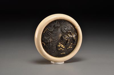 Netsuke / Нэцкэ Дракон и тигр. Япония, XIX век. 
Слоновая кость; резьба; работа по металлу. 