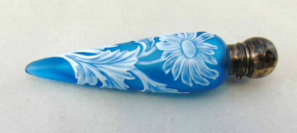 Lot 156: Thomas Webb lay down cameo perfume