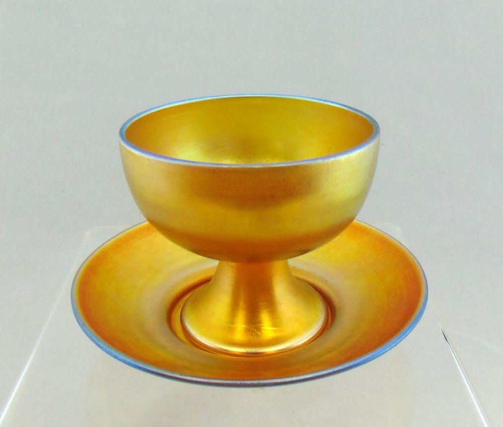 Lot 378: Quezal gold sherbet and underplate