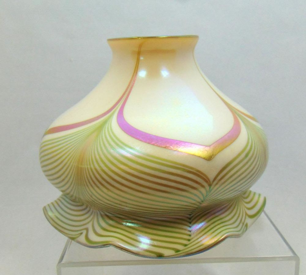 Lot 392: Fostoria art glass shade