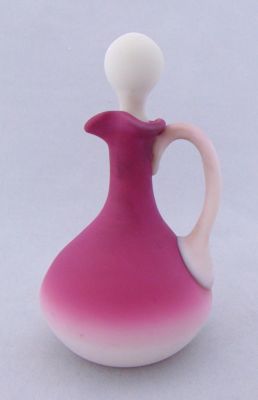 New England Peachblow cruet in a satin finish with a tri-fold top and fitted with a opal