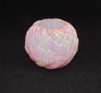 Northwood Royal Ivy rose bowl. Ovoid rainbow spatter rose bowl in the Royal Ivy pattern, 4" ht.