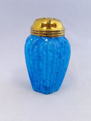 Northwood blue opalescent sugar shaker in the Ribbed Pillar pattern, 4 3/4" ht. Condition: good