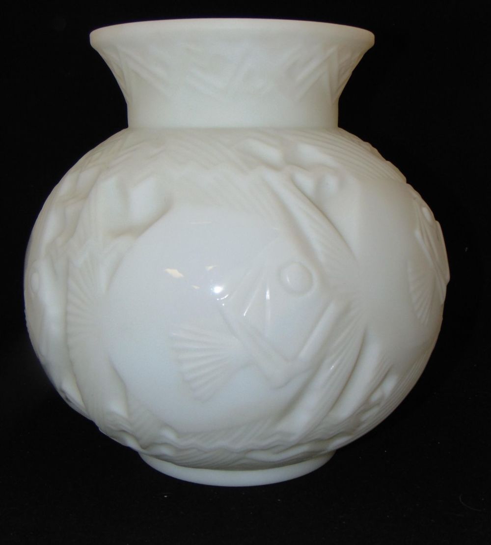 Lot 174: Pierre D Avesn fish vase