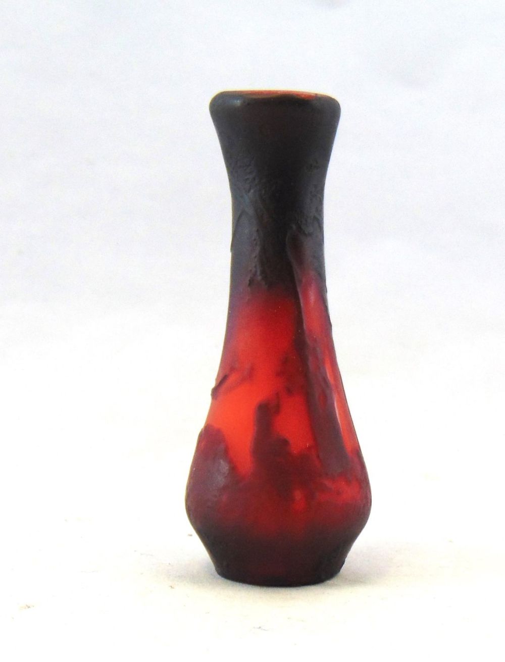 Lot 186: Muller French cameo glass vase