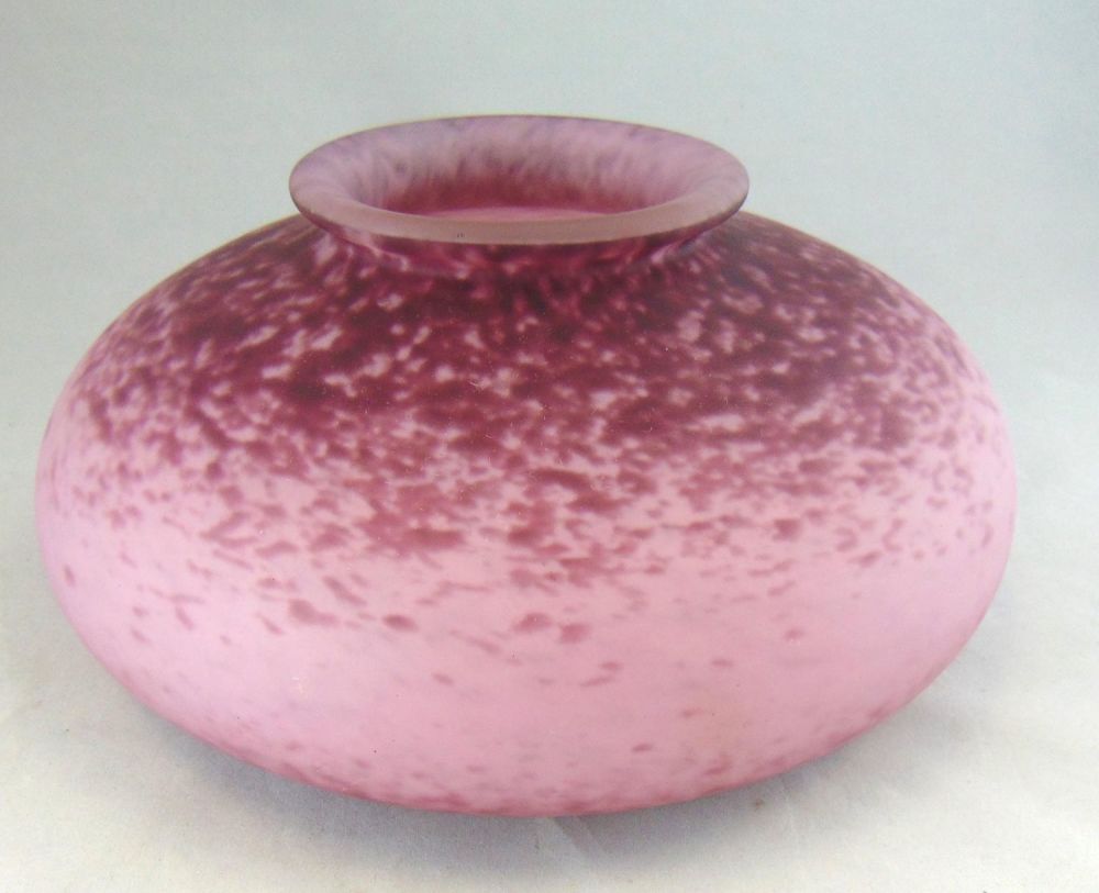 Lot 217: Delatte French mottled glass vase