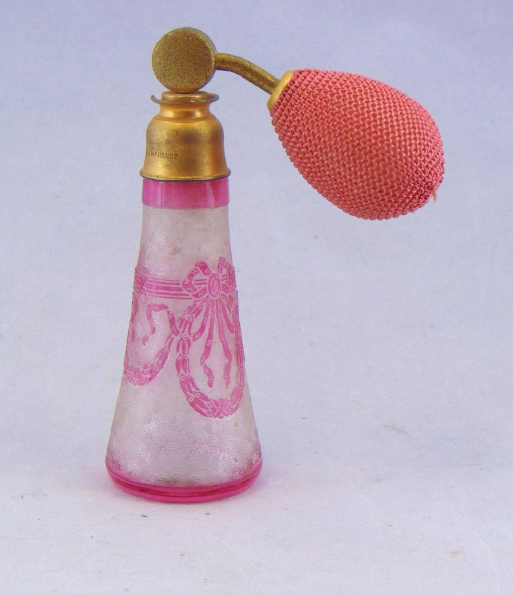 Lot 220: St. Louis French cameo perfume