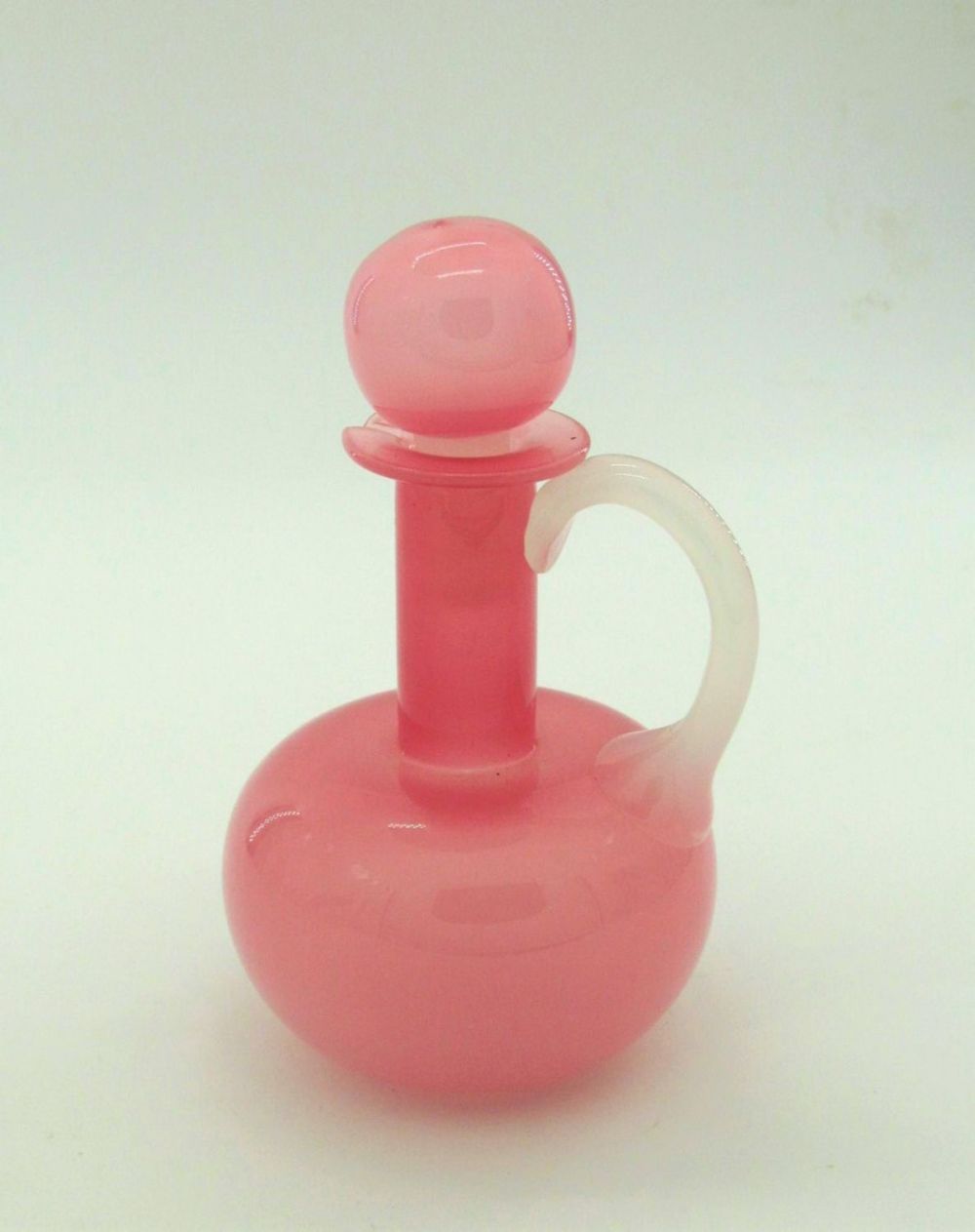 Lot 323: Stevens and Williams cruet