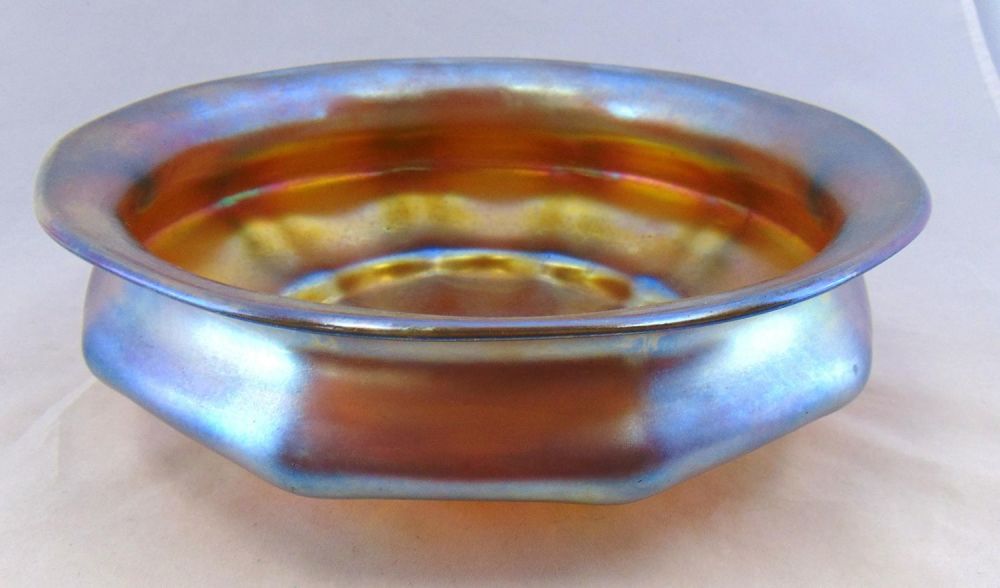 Lot 366: Tiffany gold Favrile bowl