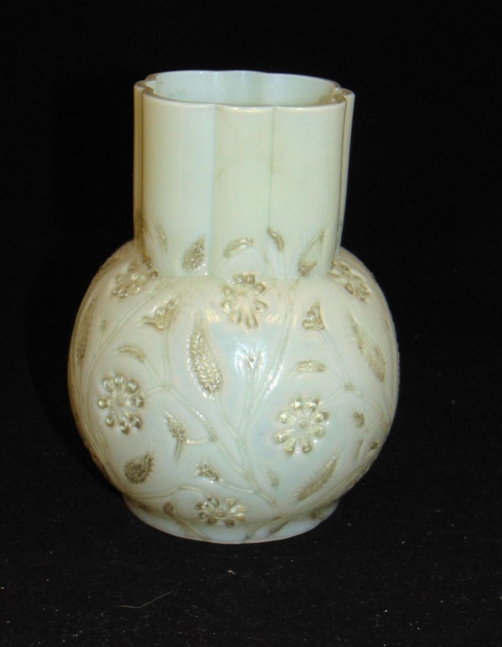 Lot 210: Findlay Onyx celery glass vase