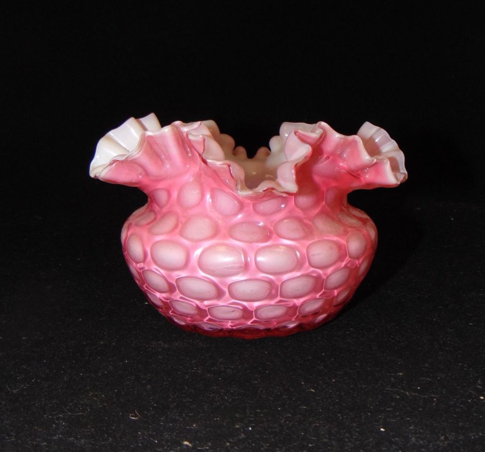 Lot 219: Phoenix honeycomb MOP glass vase