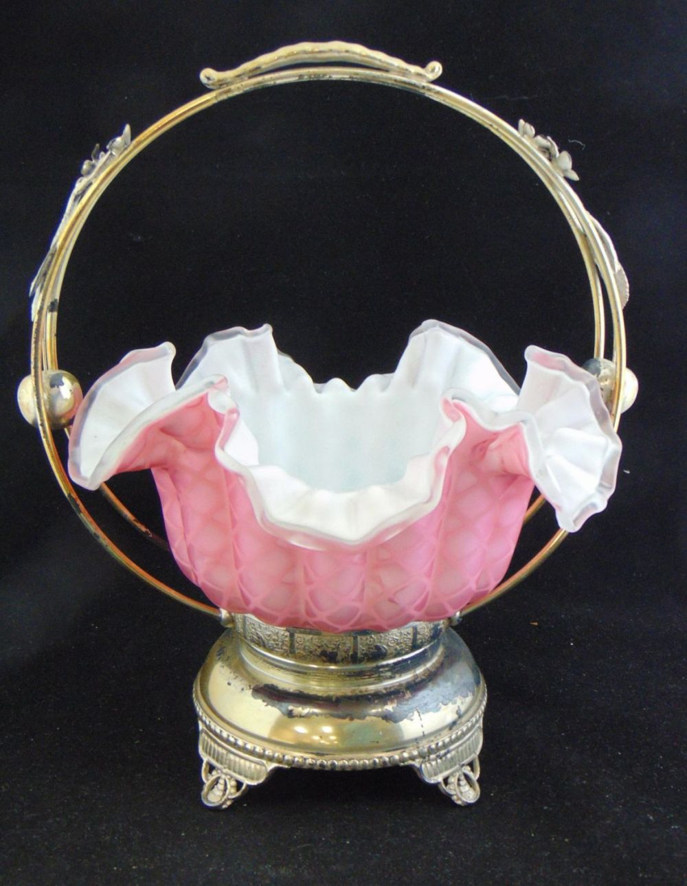 Lot 226: MOP brides bowl and fame