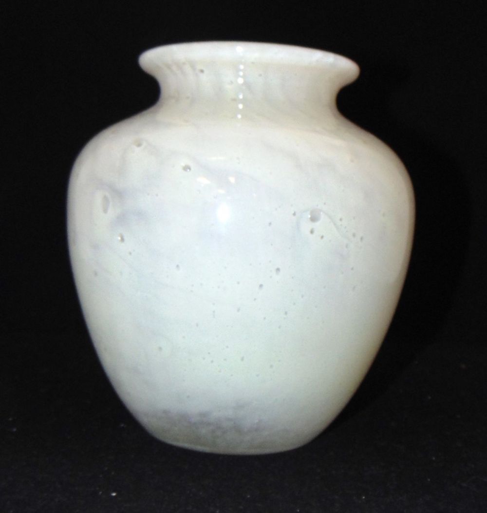 Lot 162: Steuben White Cluthra glass vase