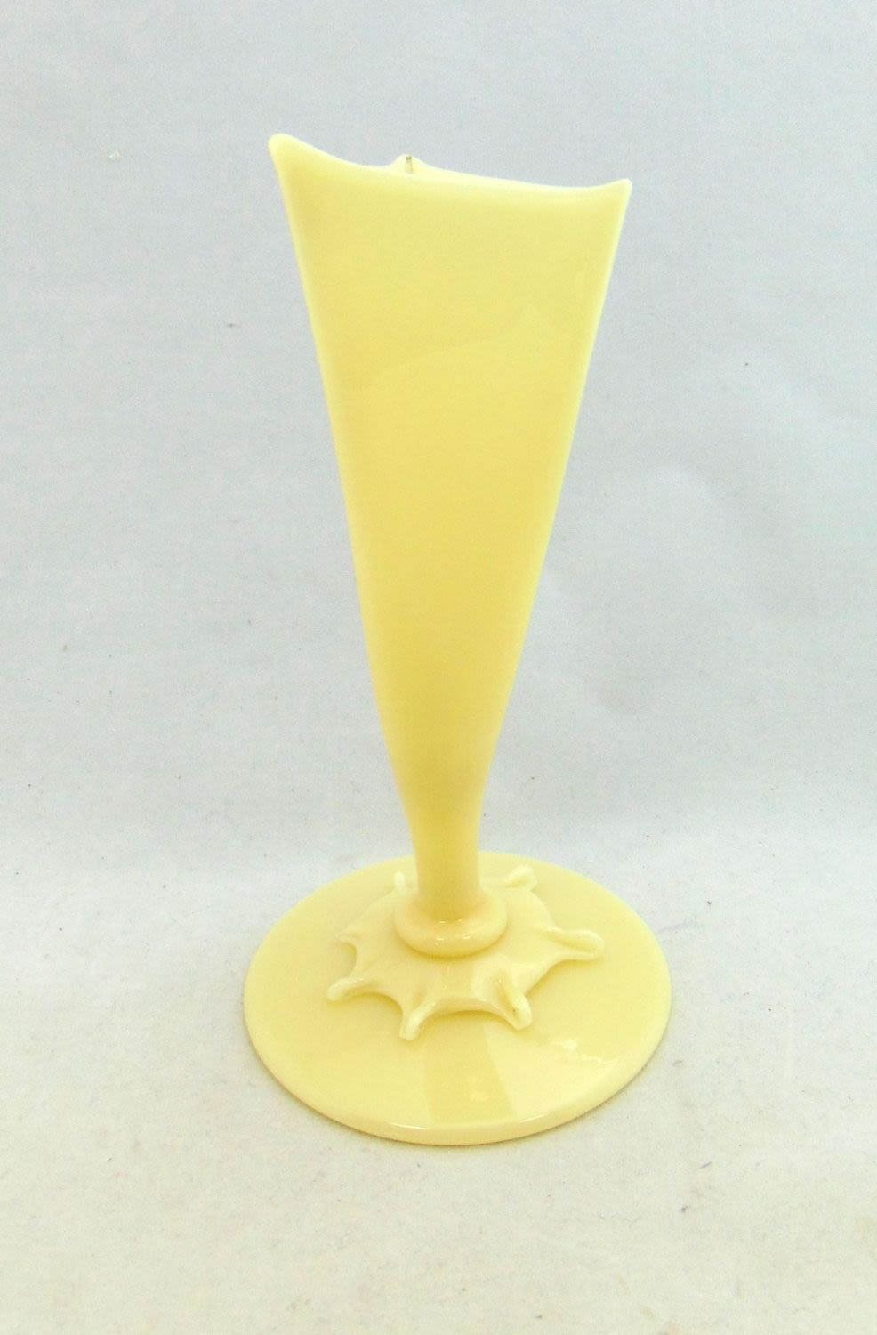 Lot 171: Steuben Ivory Art Deco glass vase