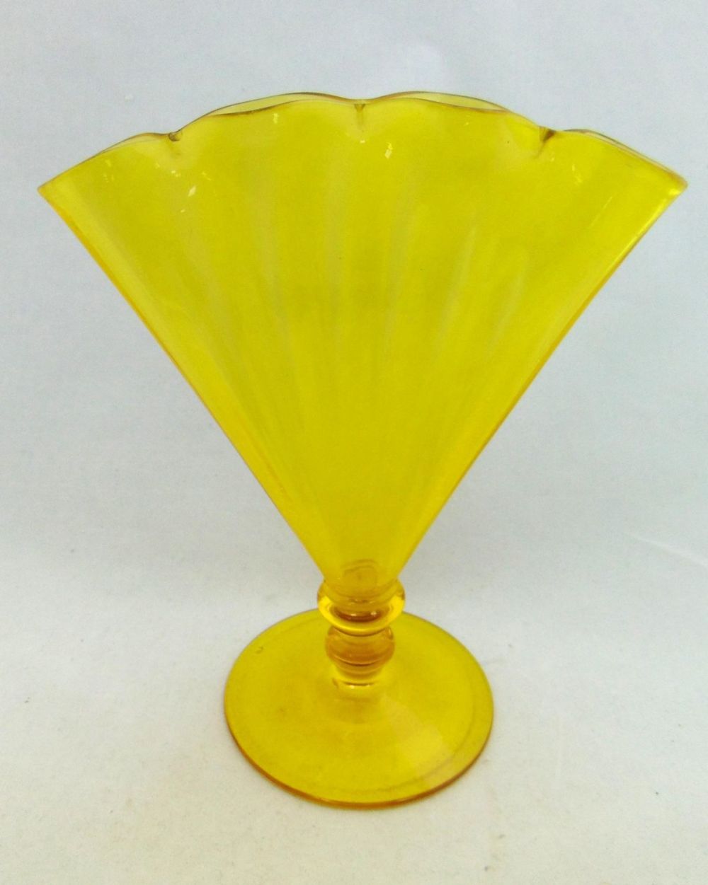 Lot 179: Steuben Bristol Yellow fan vase