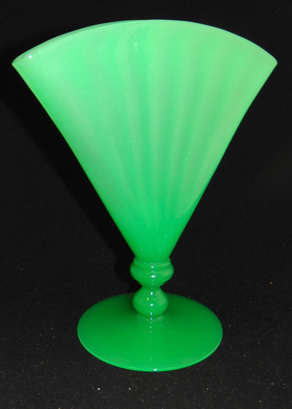 Lot 181: Steuben Green Jade fan vase
