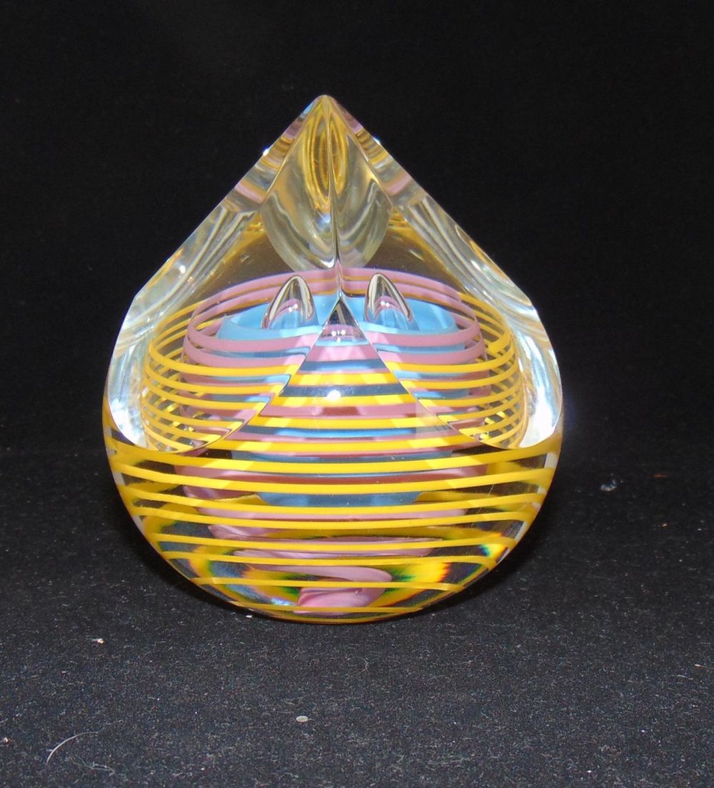 Lot 375: Pavel Havelka art glass paperweight