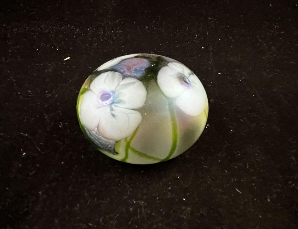 Lot 290: David Lotton art glass paperweight