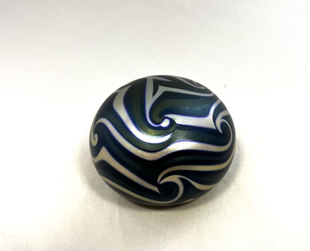 Lot 291: Charles Lotton art glass paperweight