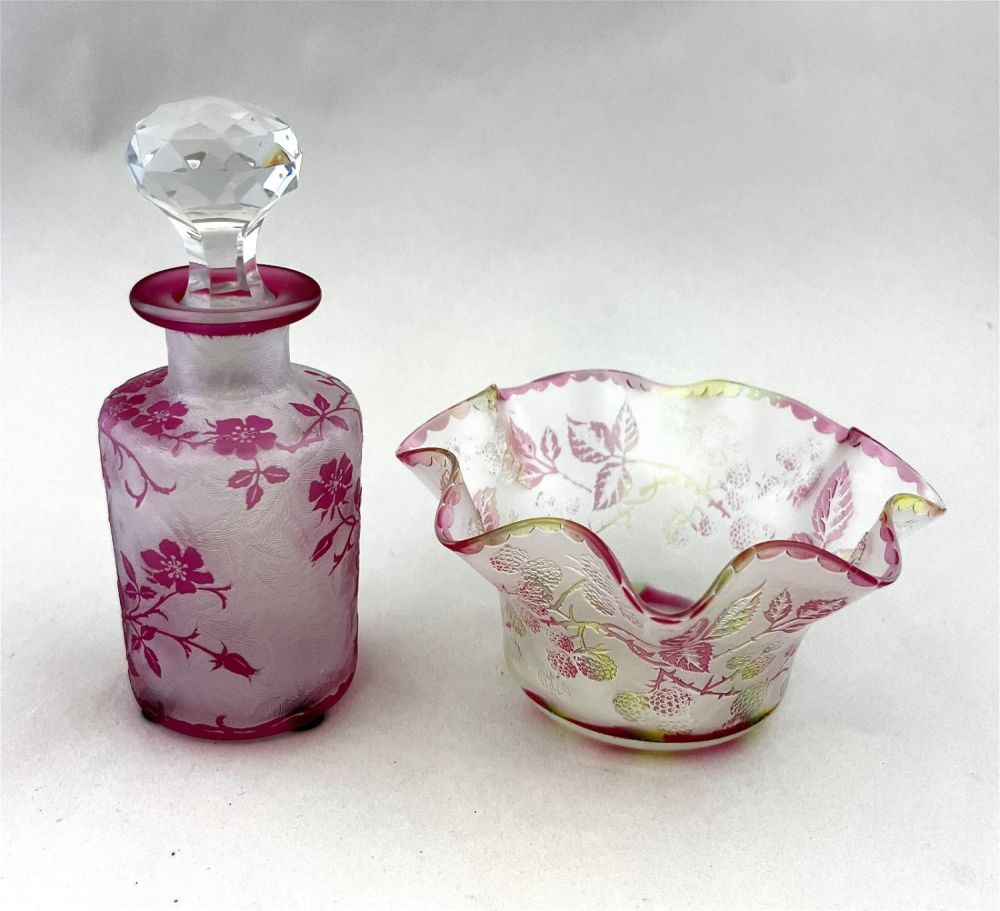 Lot 168: Two St. Louis cameo glass items