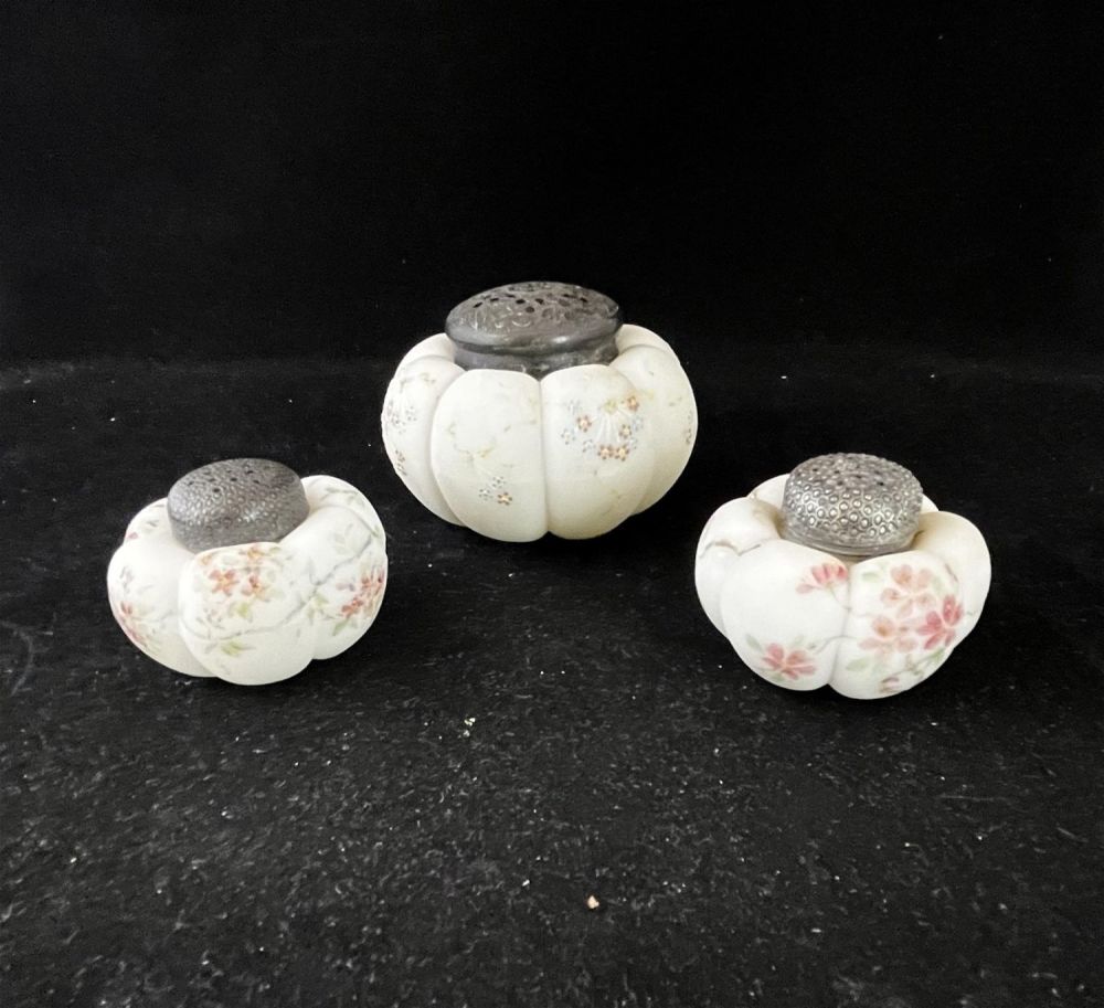 Lot 185: Mt. Washington shaker set