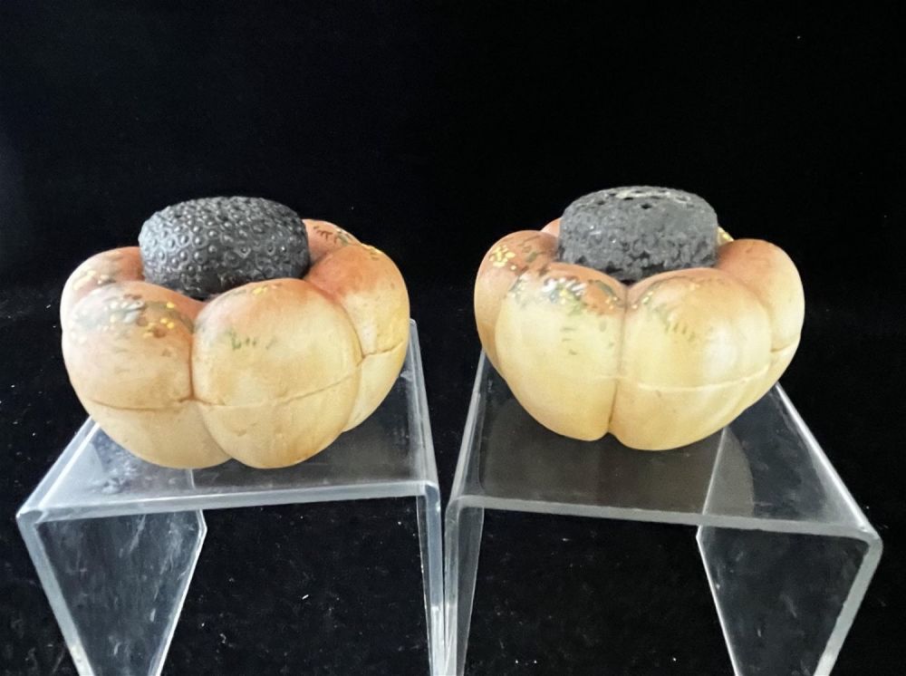 Lot 186: Pair of Mt. Washington salt shakers