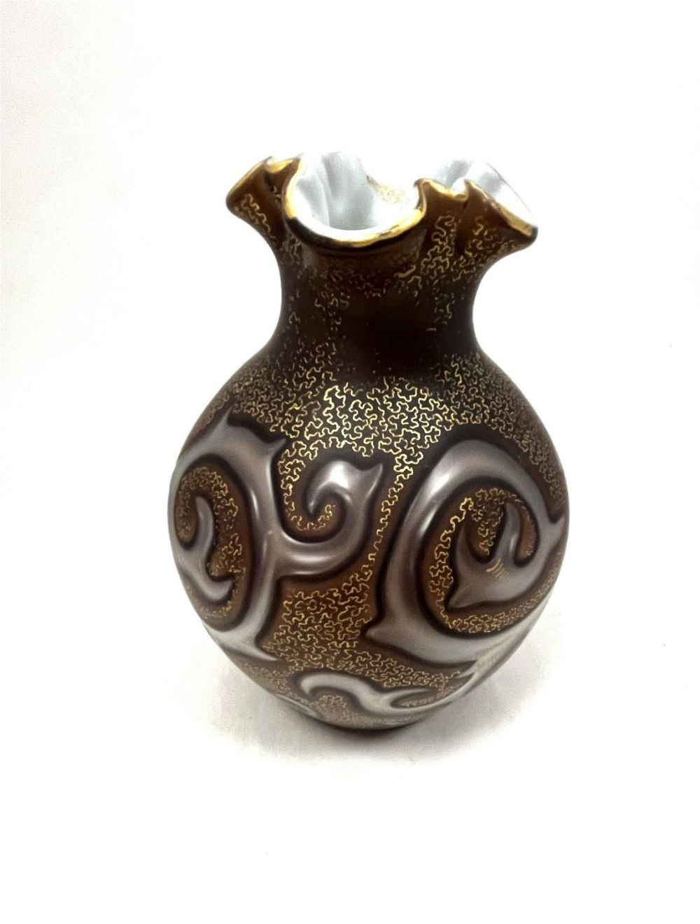Lot 219: Loetz Federzeichnung art glass vase