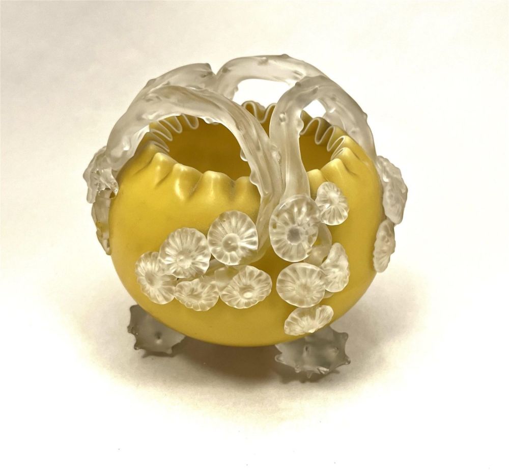 Lot 224: Webb Mat-zu-no-kee glass rose bowl