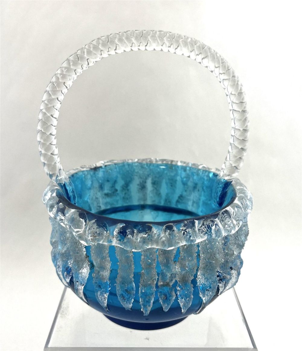 Lot 232: Sandwich icicle glass basket