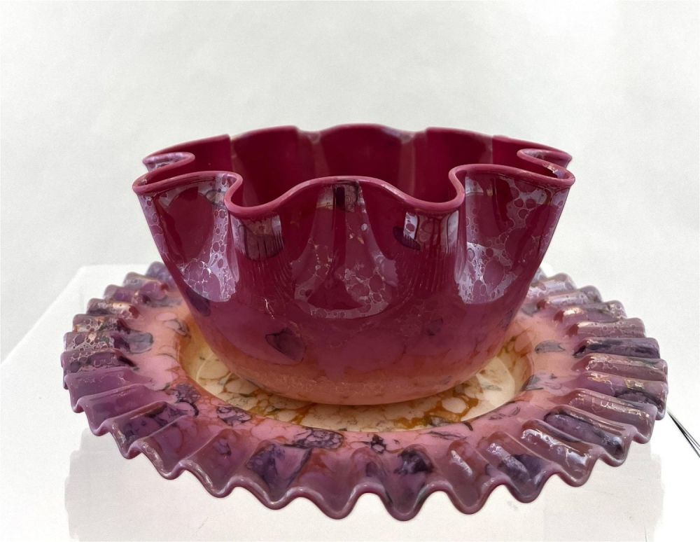 Lot 248: New England Agata finger bowl/plate