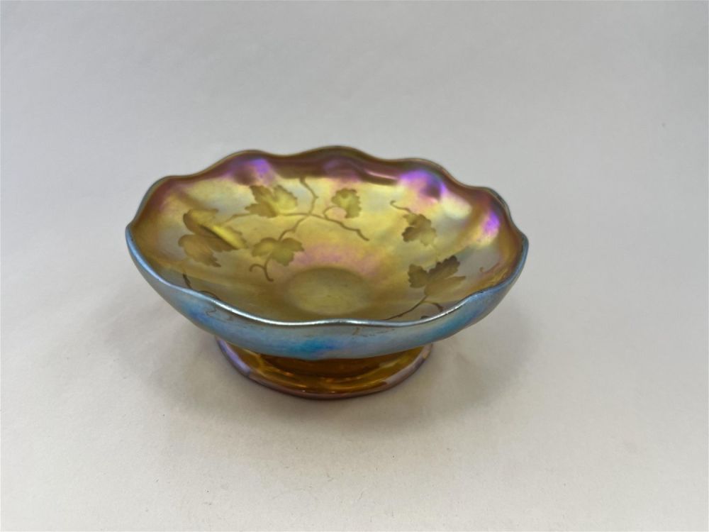 Lot 343: Tiffany Gold Favrile glass compote