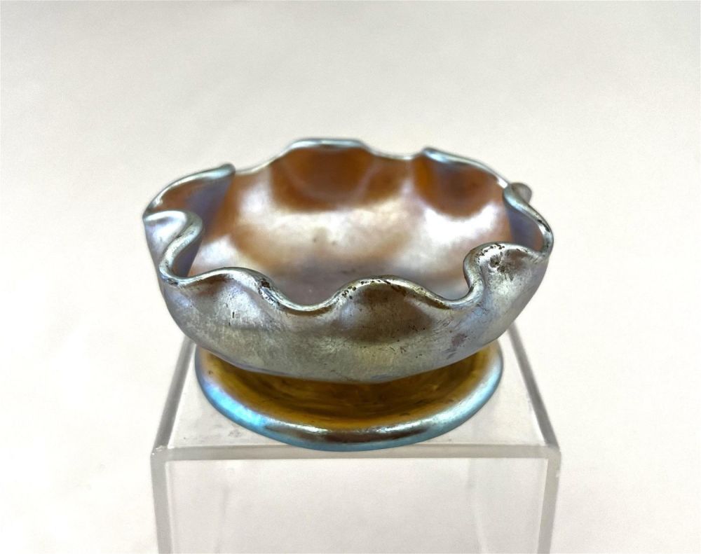 Lot 352: Tiffany Gold Favrile footed dish