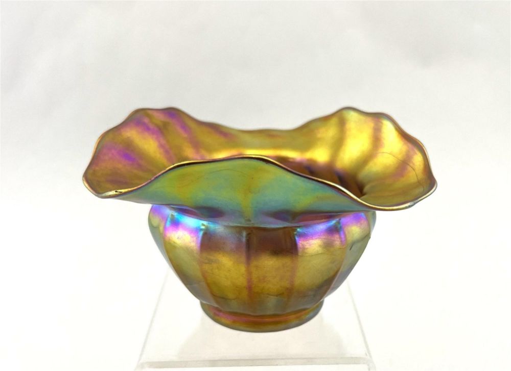 Lot 371: Quezal gold Iridescent coupe