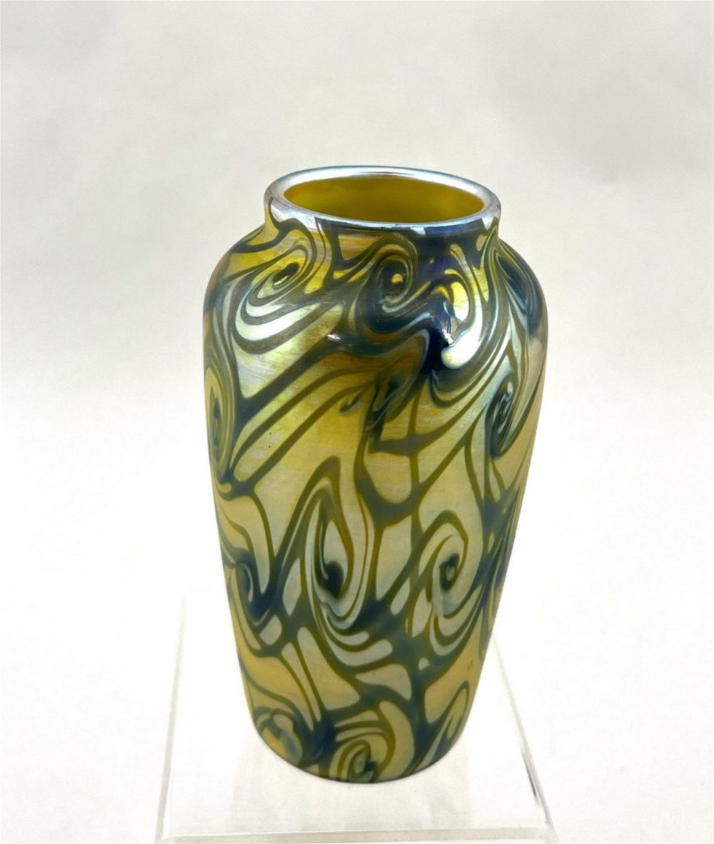 Lot 372: Quezal gold King Tut glass vase,