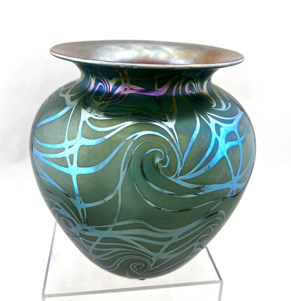 Lot 382: Durand ovoid form green glass vase