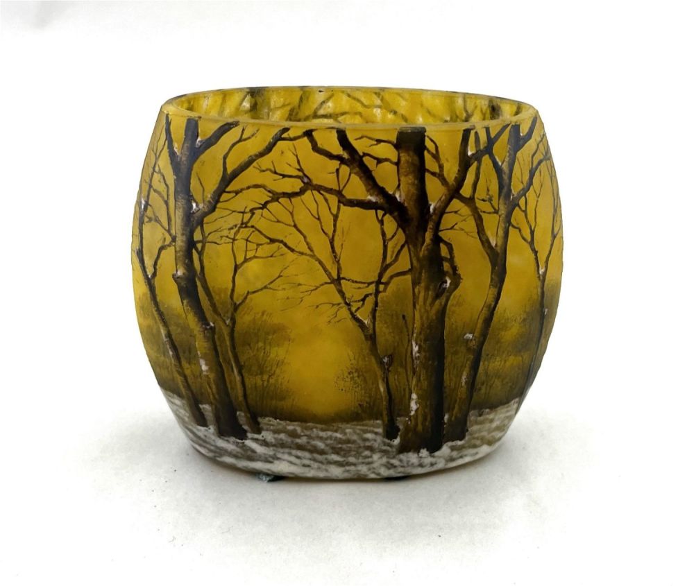 Lot 385: Daum Nancy French cameo glass vase