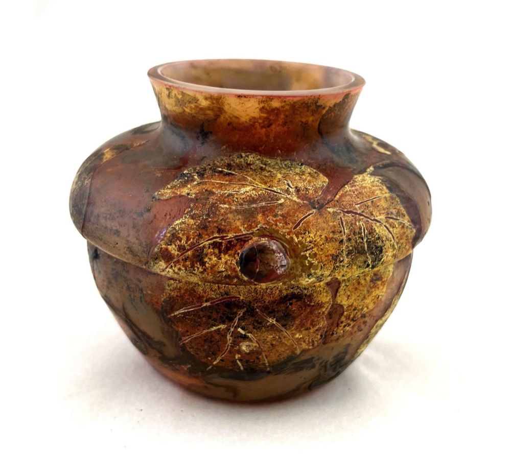 Lot 387: Muller Fluogravure cameo glass vase