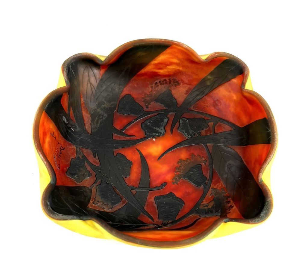 Lot 393: Daum Nancy French cameo glass bowl